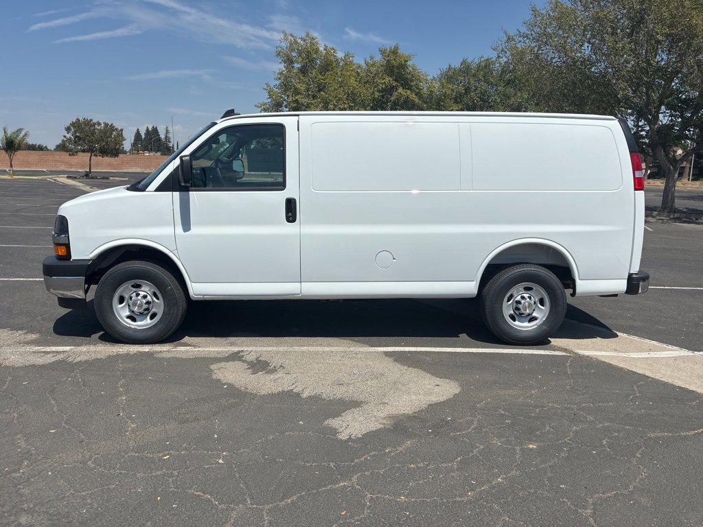 2025 Chevrolet Express Cargo 2500 Van photo 6