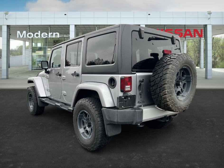 2014 Jeep Wrangler Unlimited Sahara photo 3