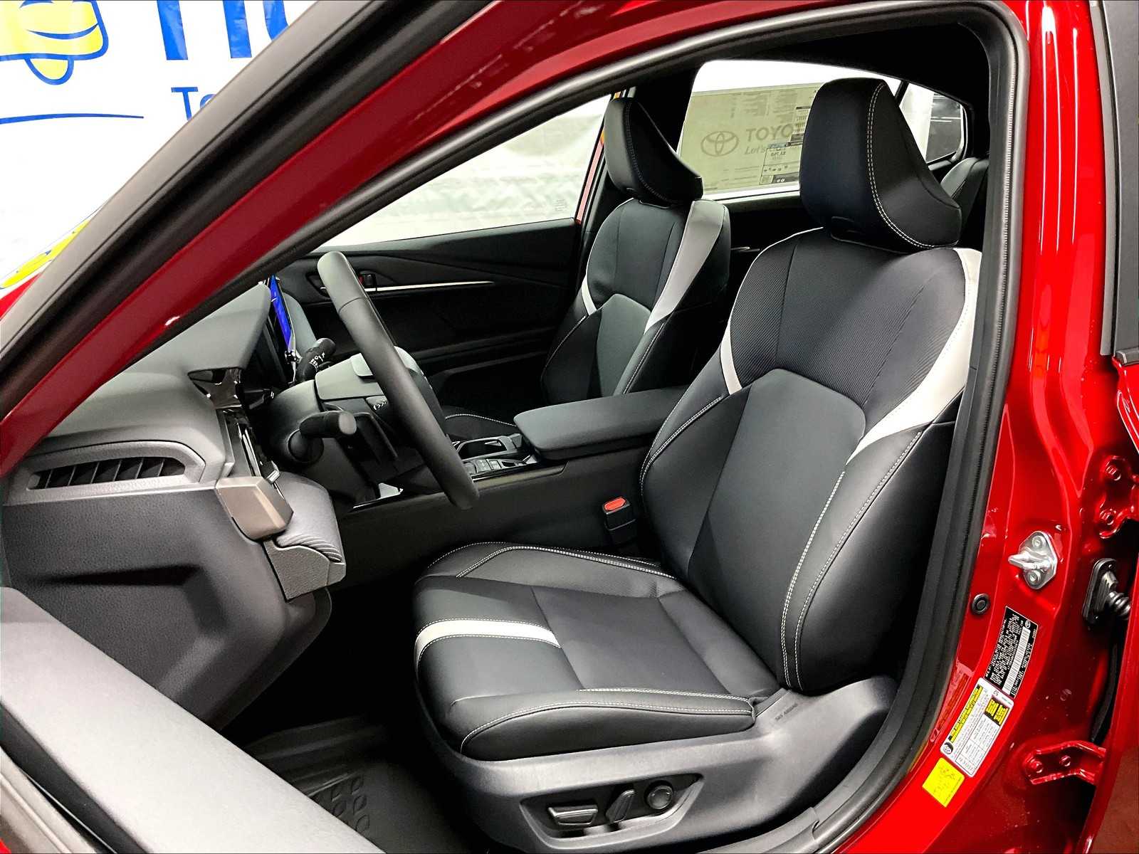 2025 Toyota Camry SE photo 10
