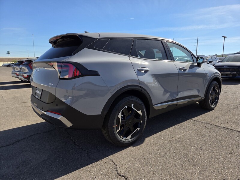 2026 Kia Sportage Hybrid S photo 3