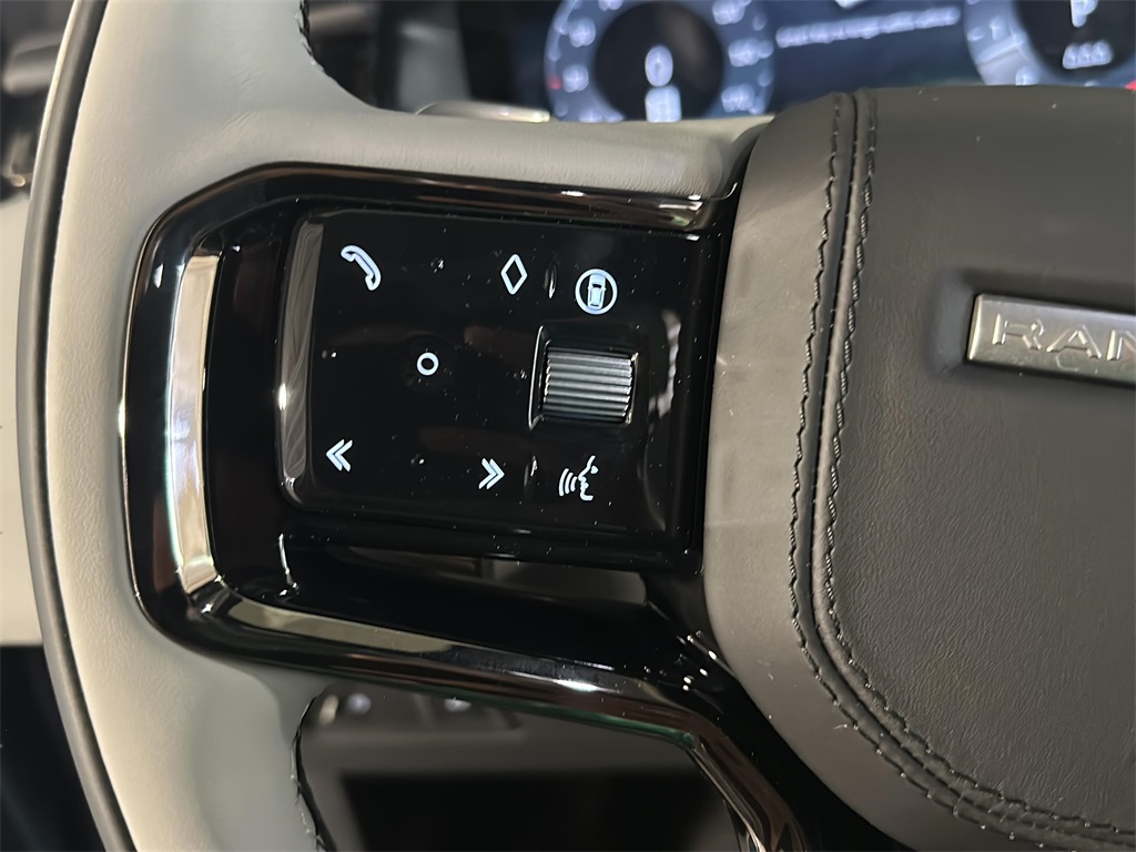 2026 Land Rover Range Rover Velar SE photo 17