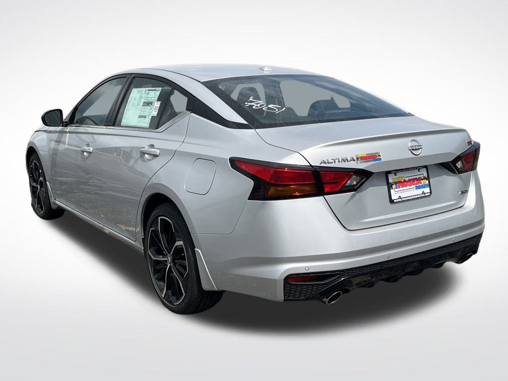2025 Nissan Altima 2.5 SR photo 3
