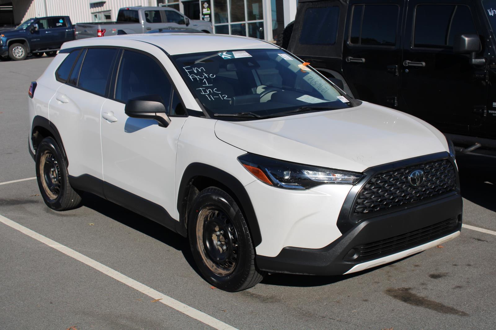 2022 Toyota Corolla Cross L photo 2