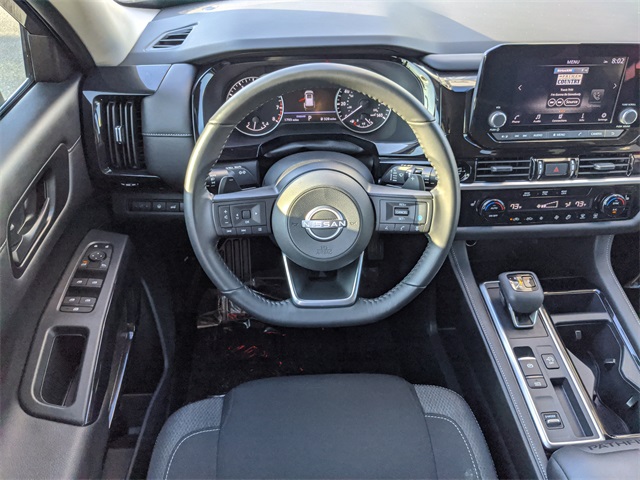2025 Nissan Pathfinder SV photo 13