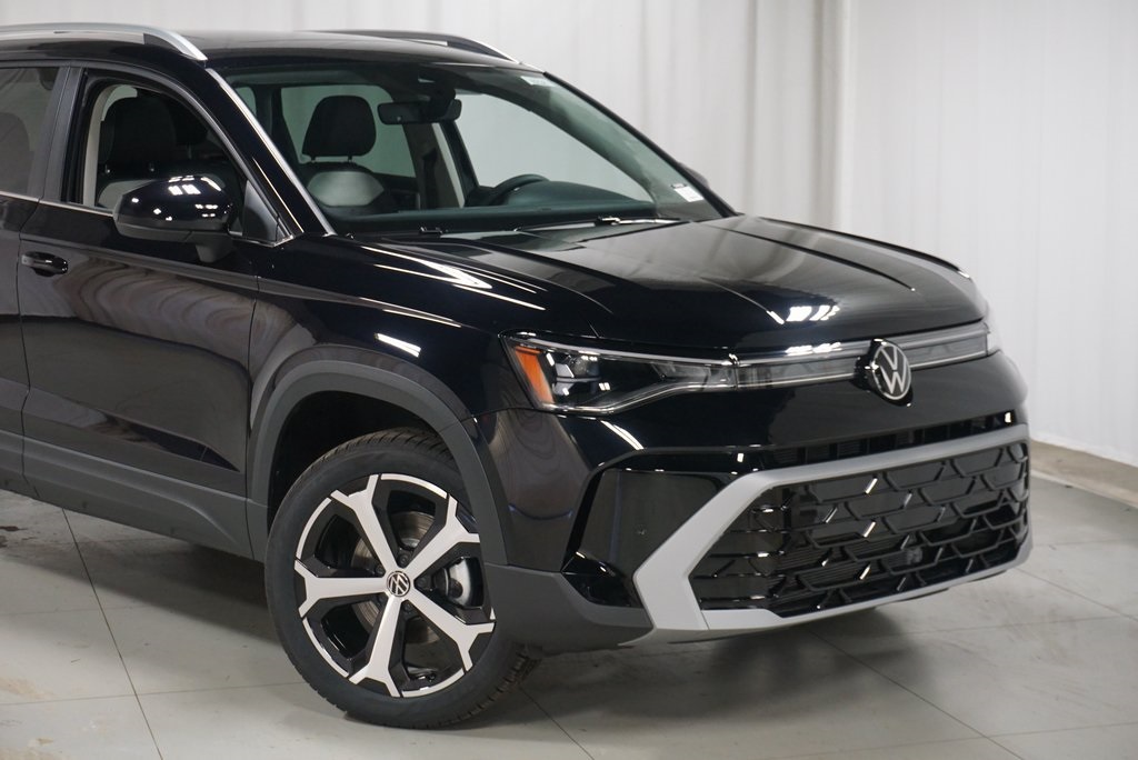 2025 Volkswagen Taos SEL photo 3