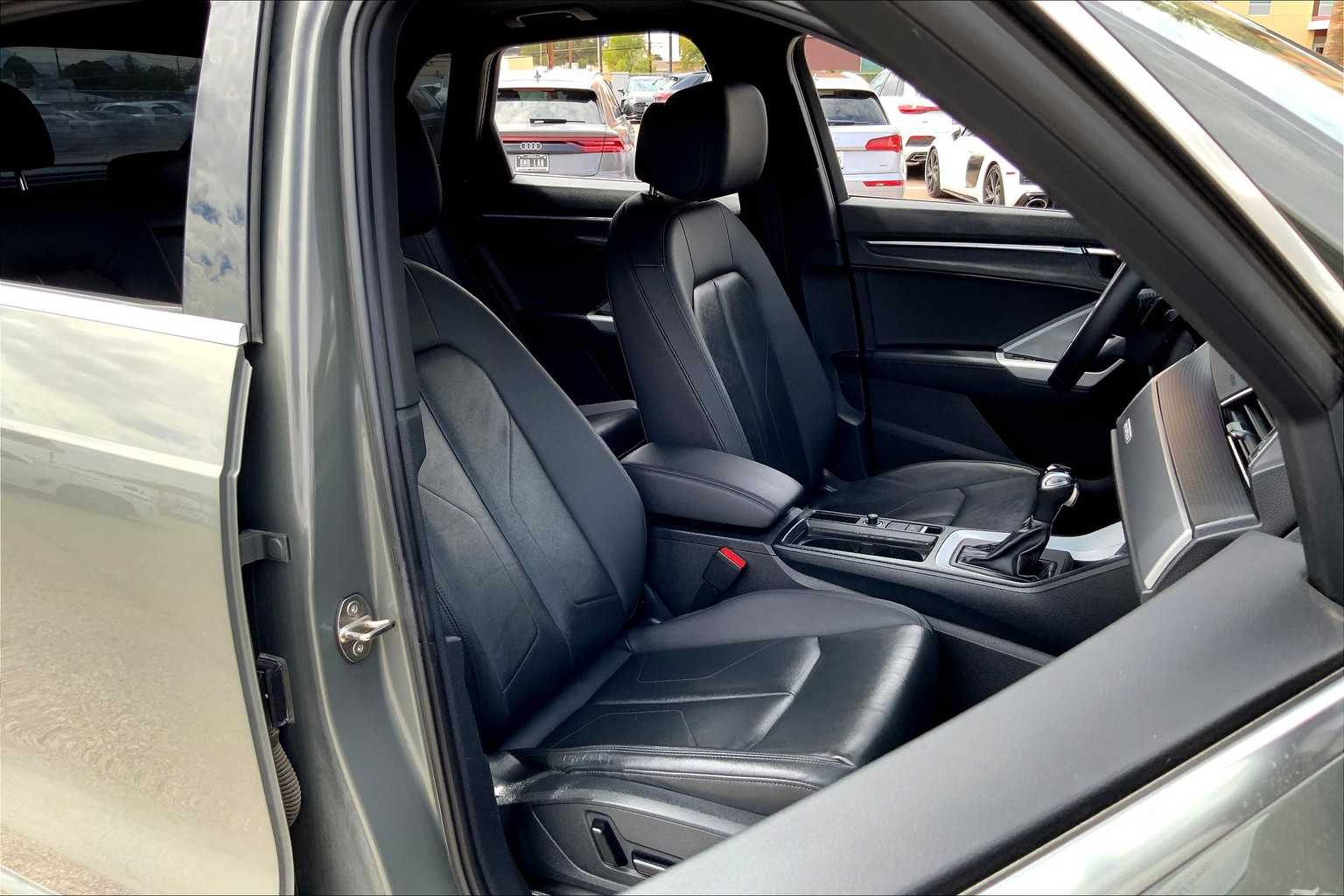 2022 Audi Q3 S line Premium Plus 45 TFSI photo 8