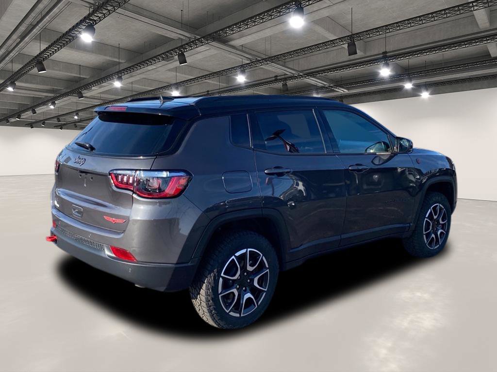 2024 Jeep Compass Trailhawk photo 4