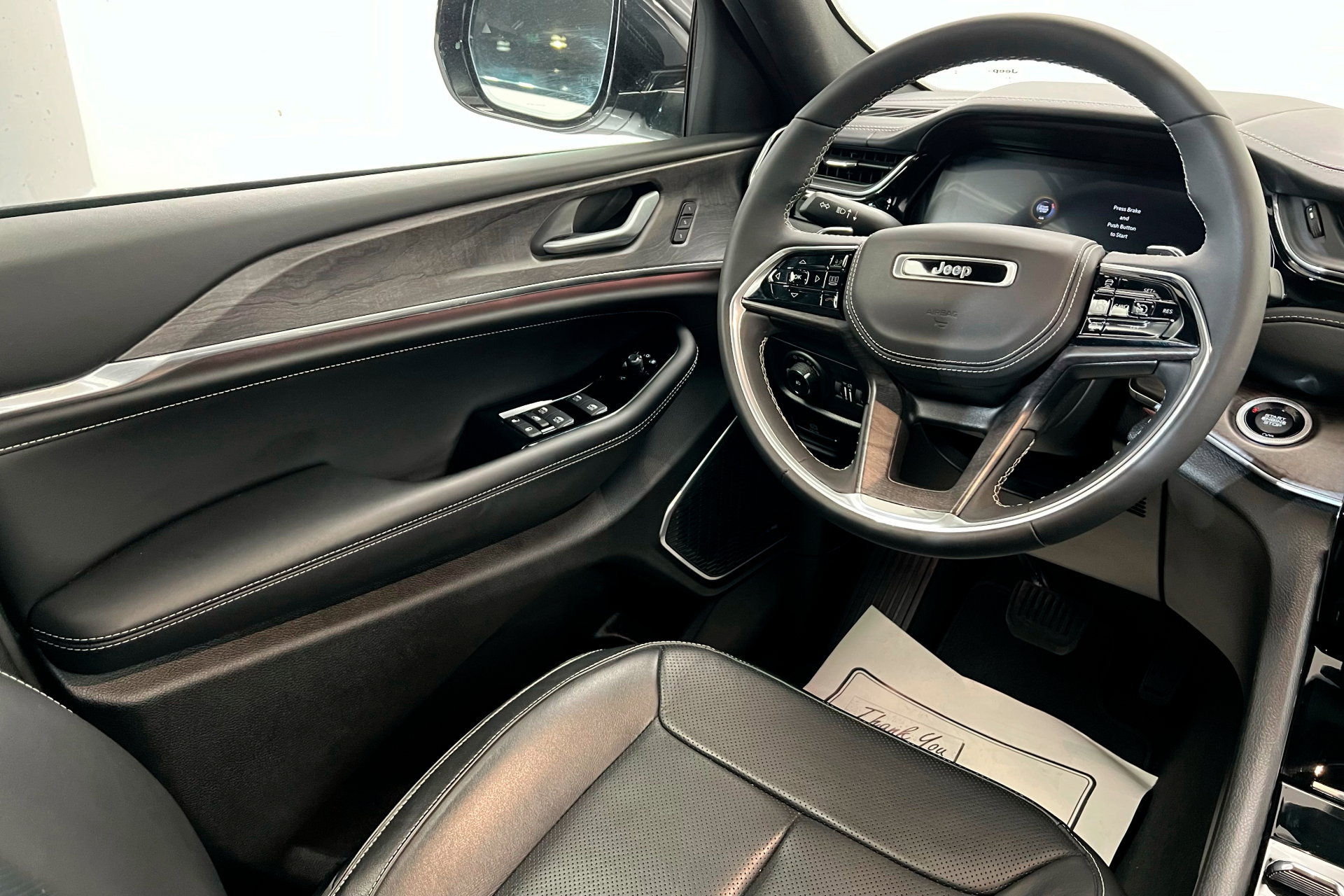 2023 Jeep Grand Cherokee Overland photo 11