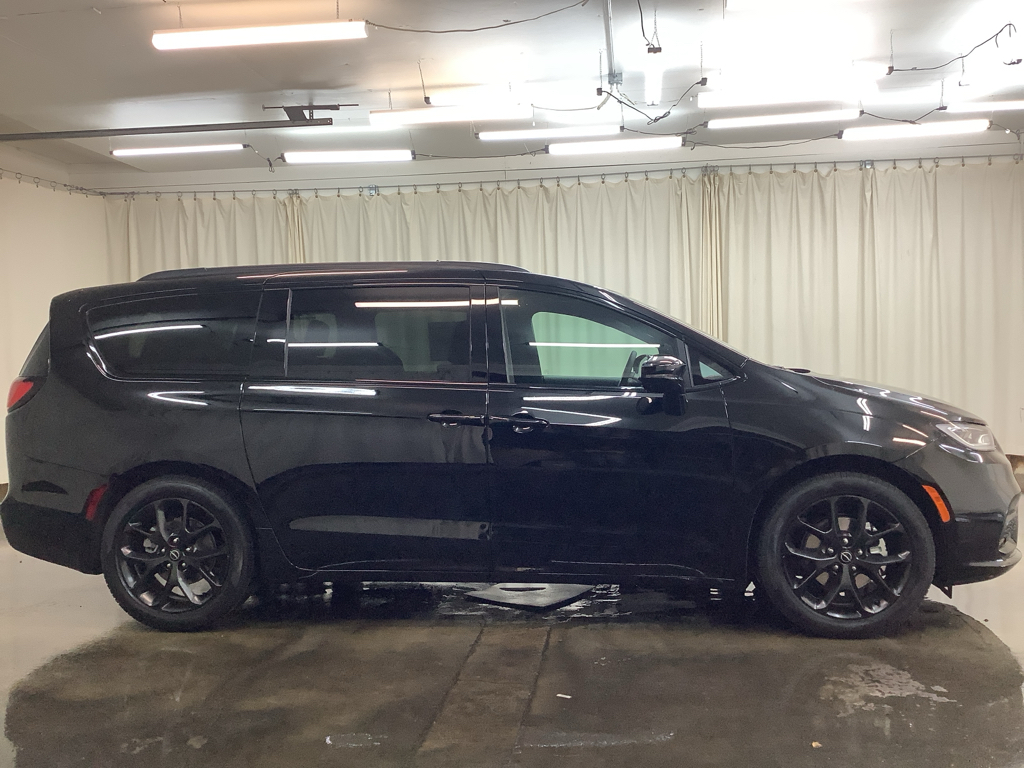 2026 Chrysler Pacifica photo 4