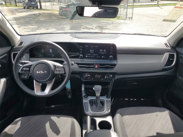 2024 Kia Seltos LX photo 22