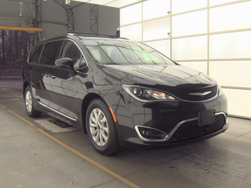 2018 Chrysler Pacifica Touring L Plus's photo