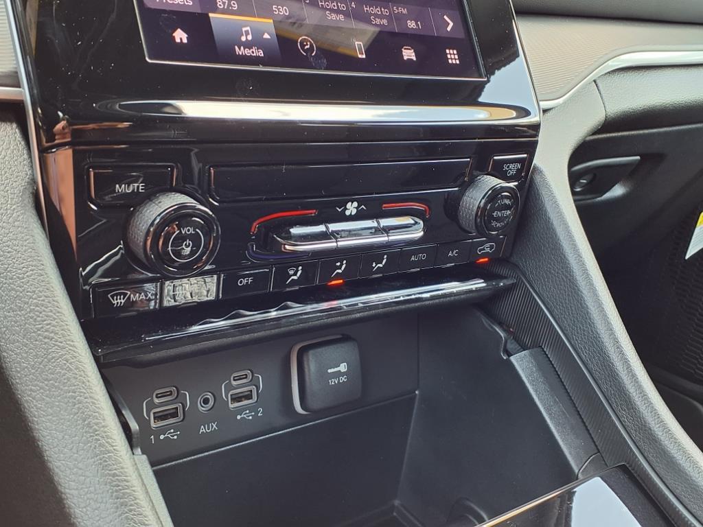 2025 Jeep Grand Cherokee Laredo X photo 11