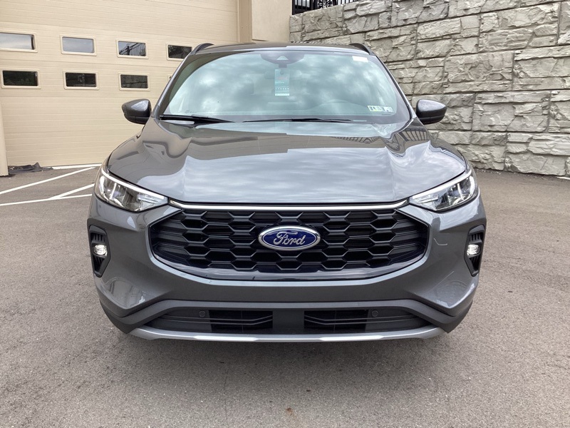 2025 Ford Escape Hybrid ST-Line Select photo 2