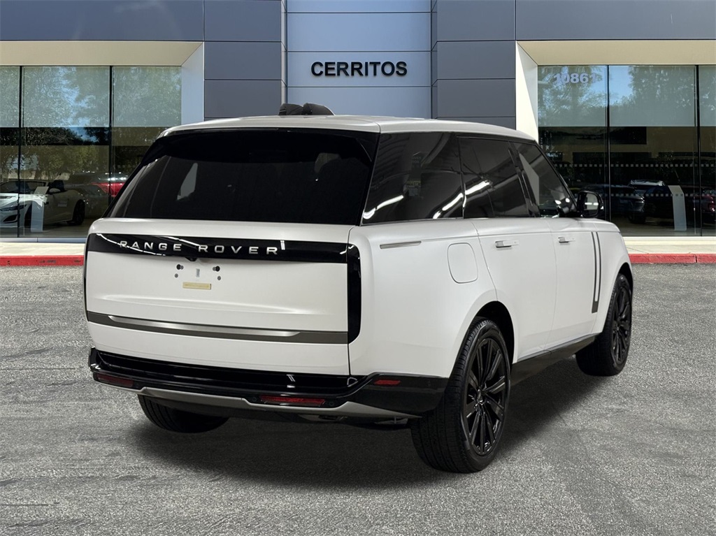 2025 Land Rover Range Rover SE photo 3