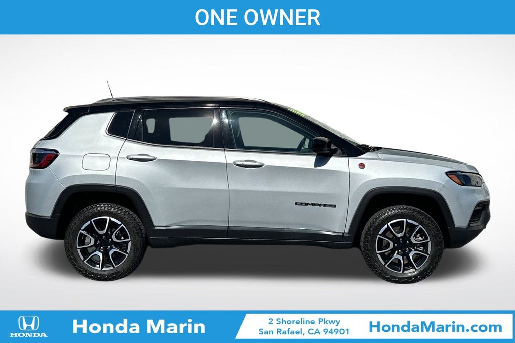 2024 Jeep Compass Trailhawk photo 3