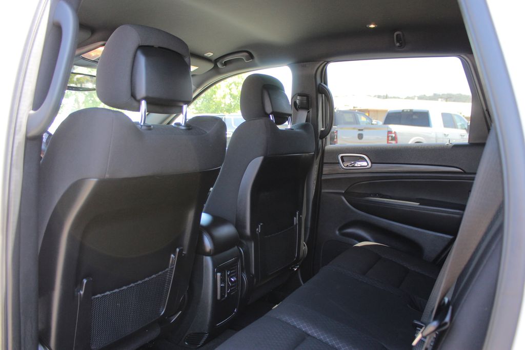 2022 Jeep Cherokee Laredo photo 13