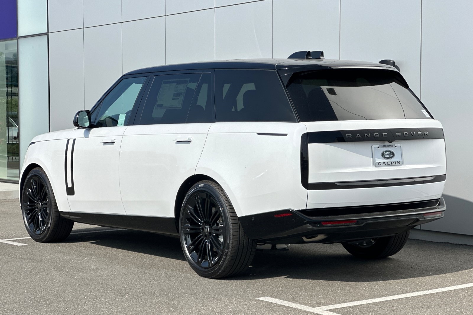 2025 Land Rover Range Rover SE photo 2