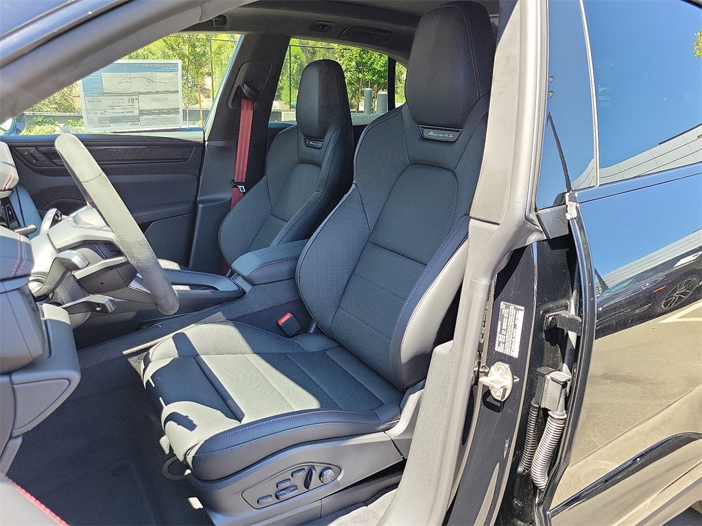 2025 Porsche Macan Electric photo 5