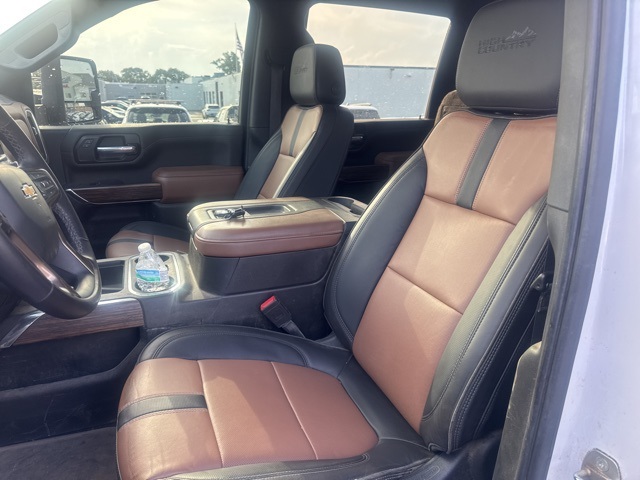 Used 2022 White Chevrolet High Country image 15