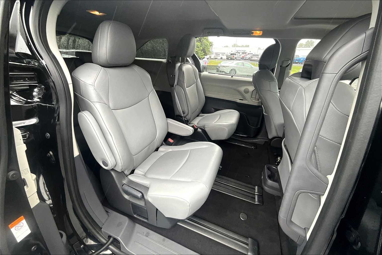 2024 Toyota Sienna XLE photo 20
