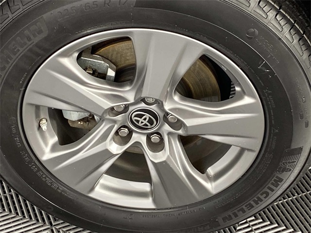 2024 Toyota RAV4 Hybrid LE photo 22