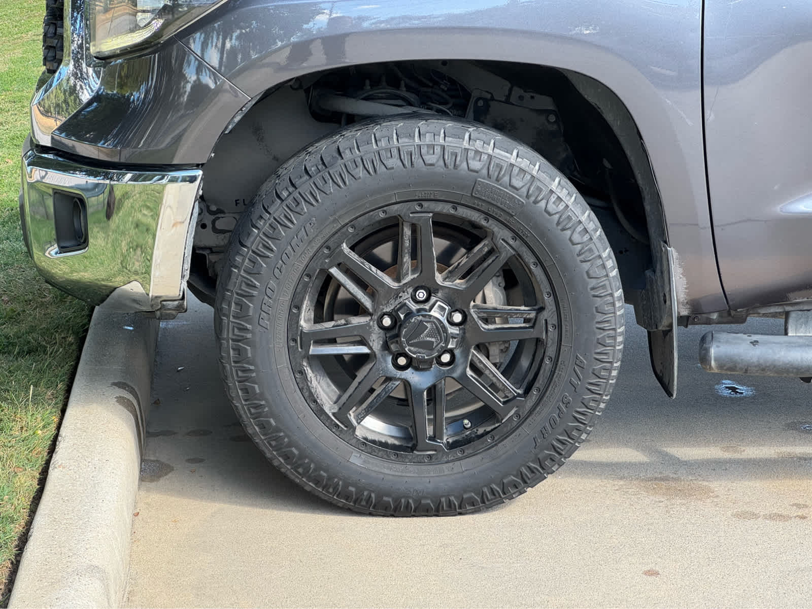 2018 Toyota Tundra SR5 photo 9