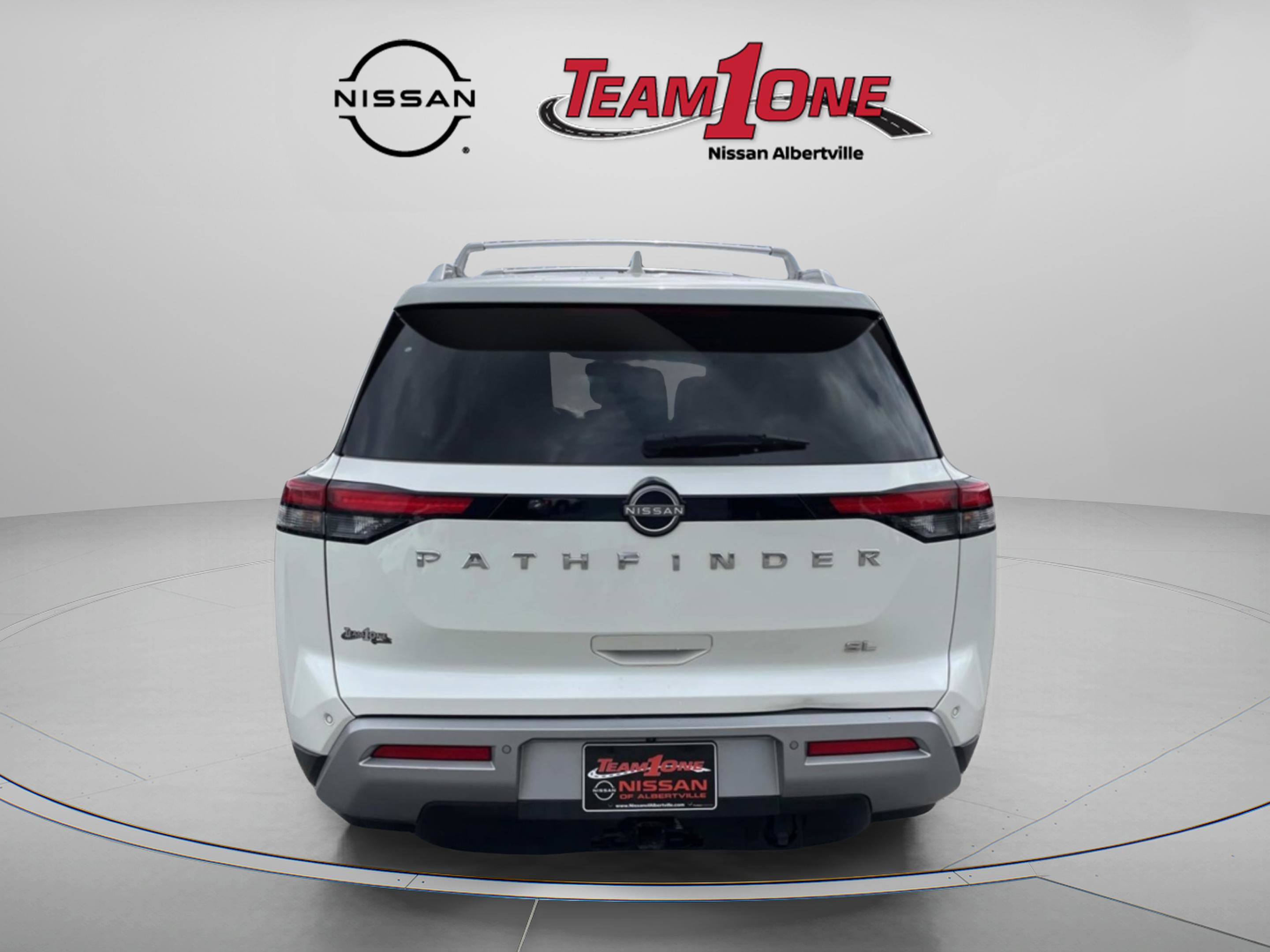 2022 Nissan Pathfinder SL photo 2