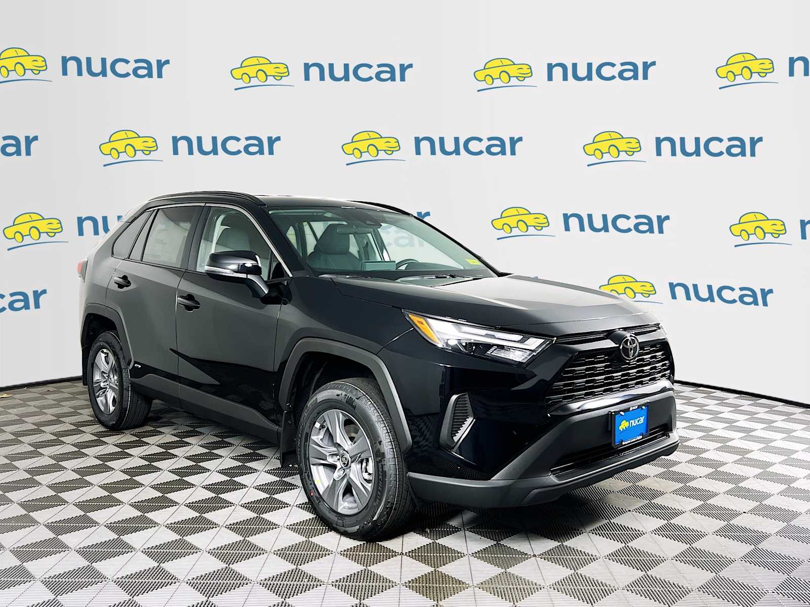 2025 Toyota RAV4 LE's photo