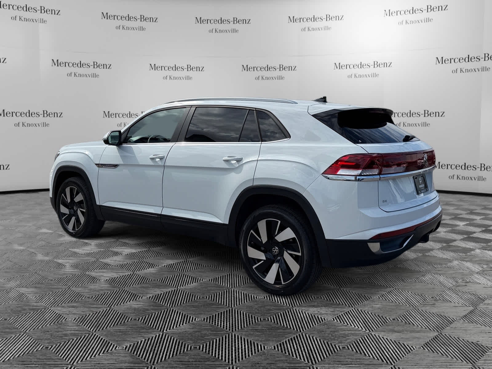 2024 Volkswagen Atlas Cross Sport SE Technology photo 2