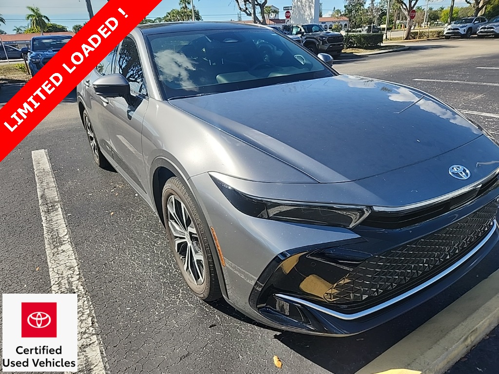 2023 Toyota Crown Limited's photo