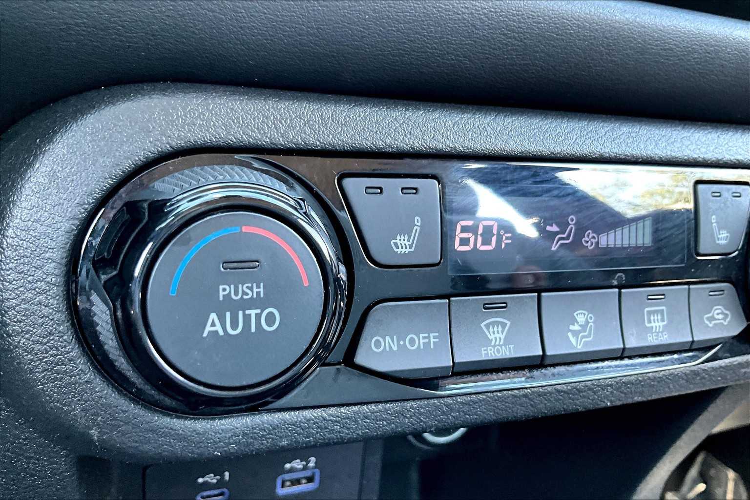 2021 Nissan Kicks SR photo 27