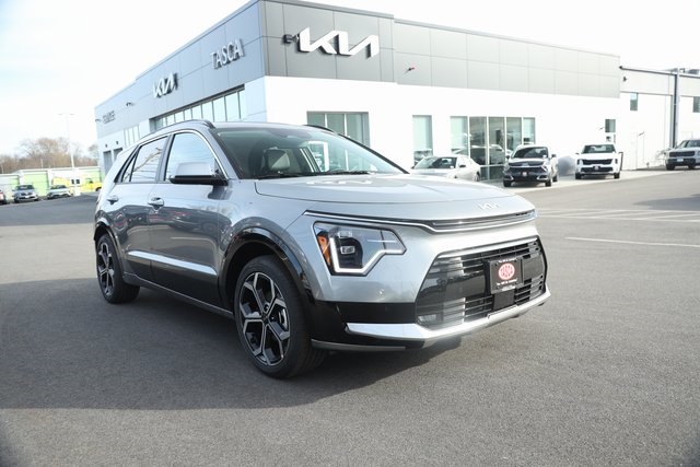 2025 Kia Niro SX Touring's photo