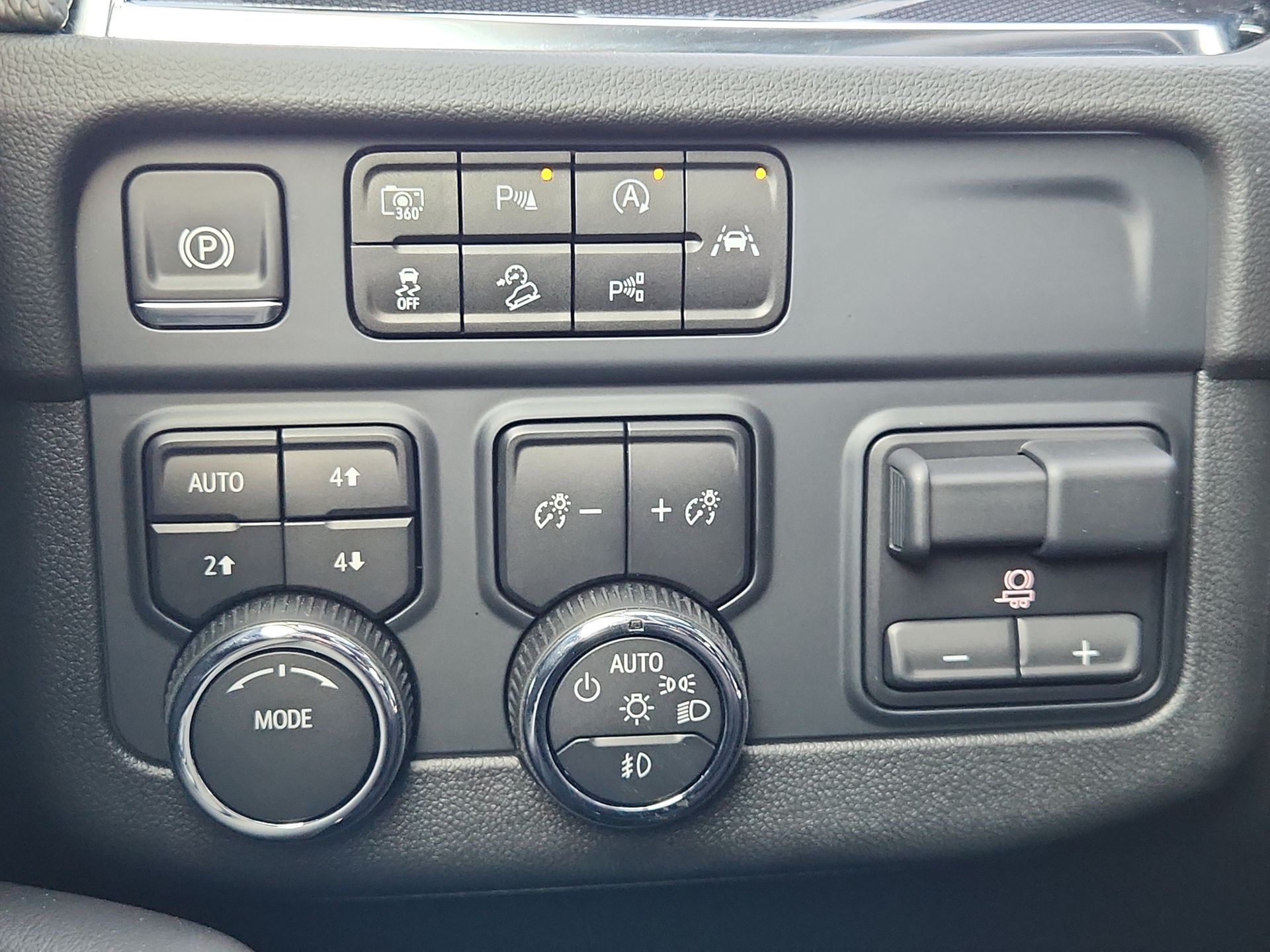 2025 Chevrolet Tahoe RST photo 17