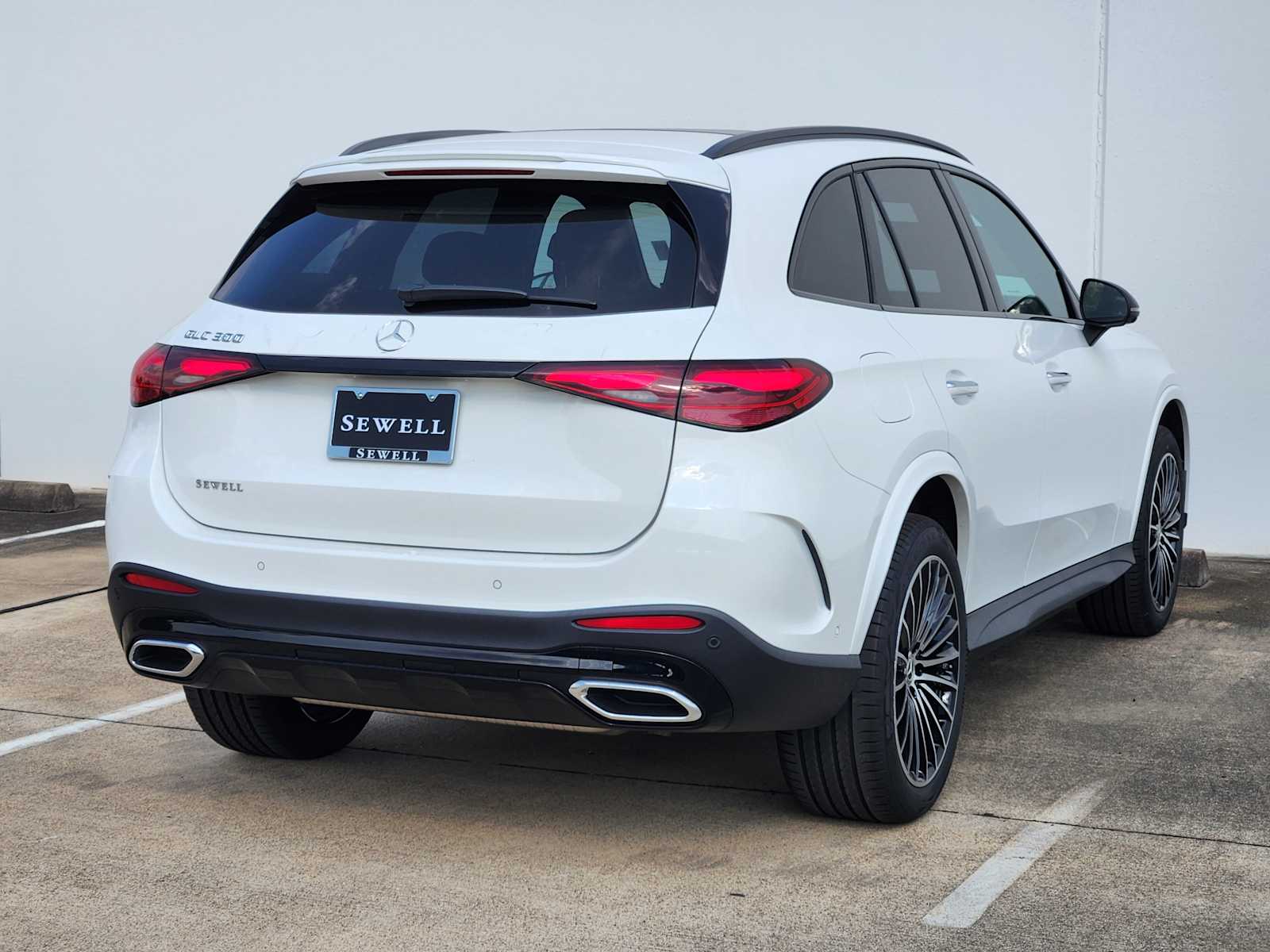 2026 Mercedes Benz GLC 300 photo 4
