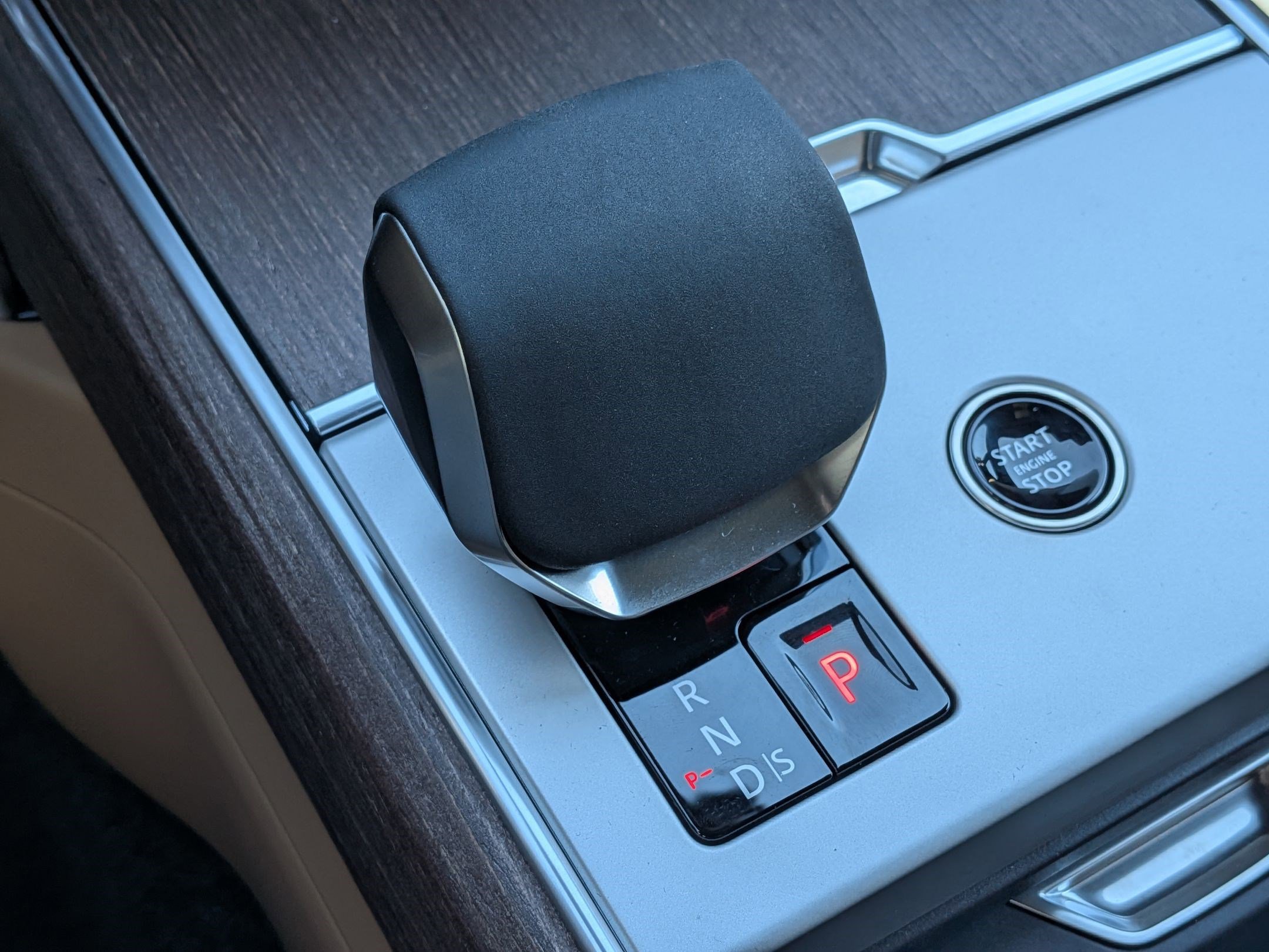2025 Land Rover Range Rover SE photo 23