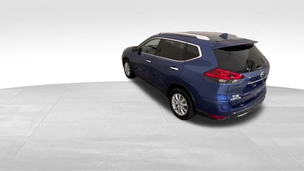 2017 Nissan Rogue SV photo 3