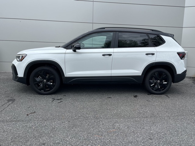 2025 Volkswagen Taos SE photo 9