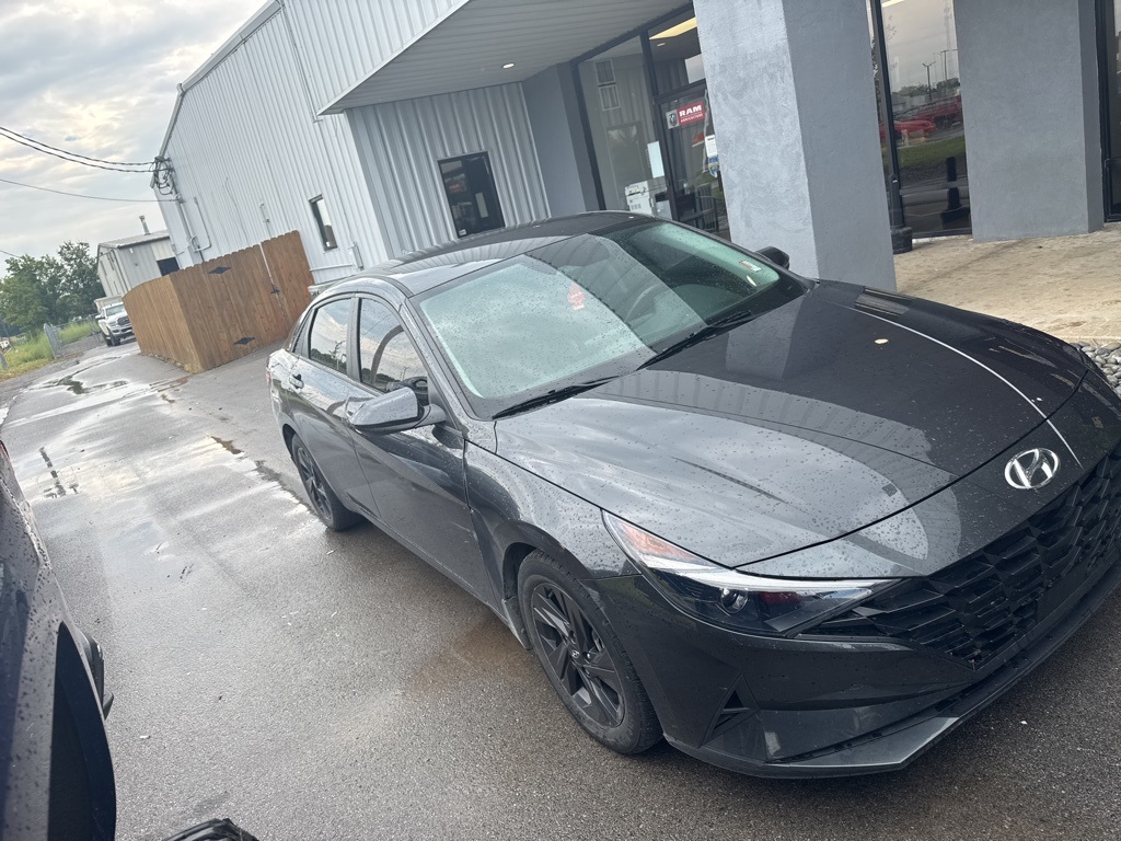 2022 Hyundai Elantra SEL Convenience photo 3