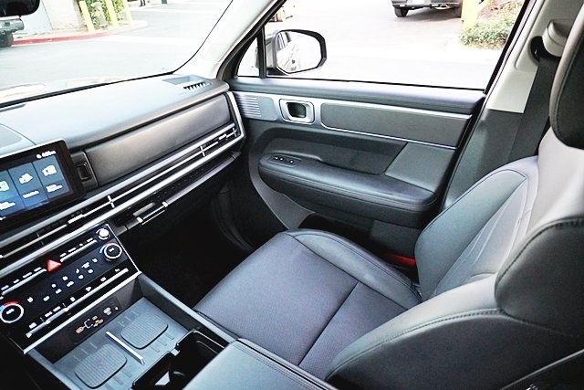 Used 2025 Green Hyundai SEL image 22