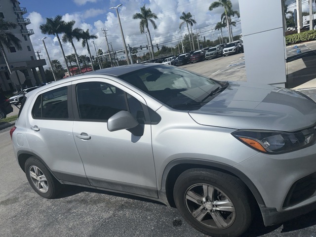 2019 Chevrolet Trax LS photo 2