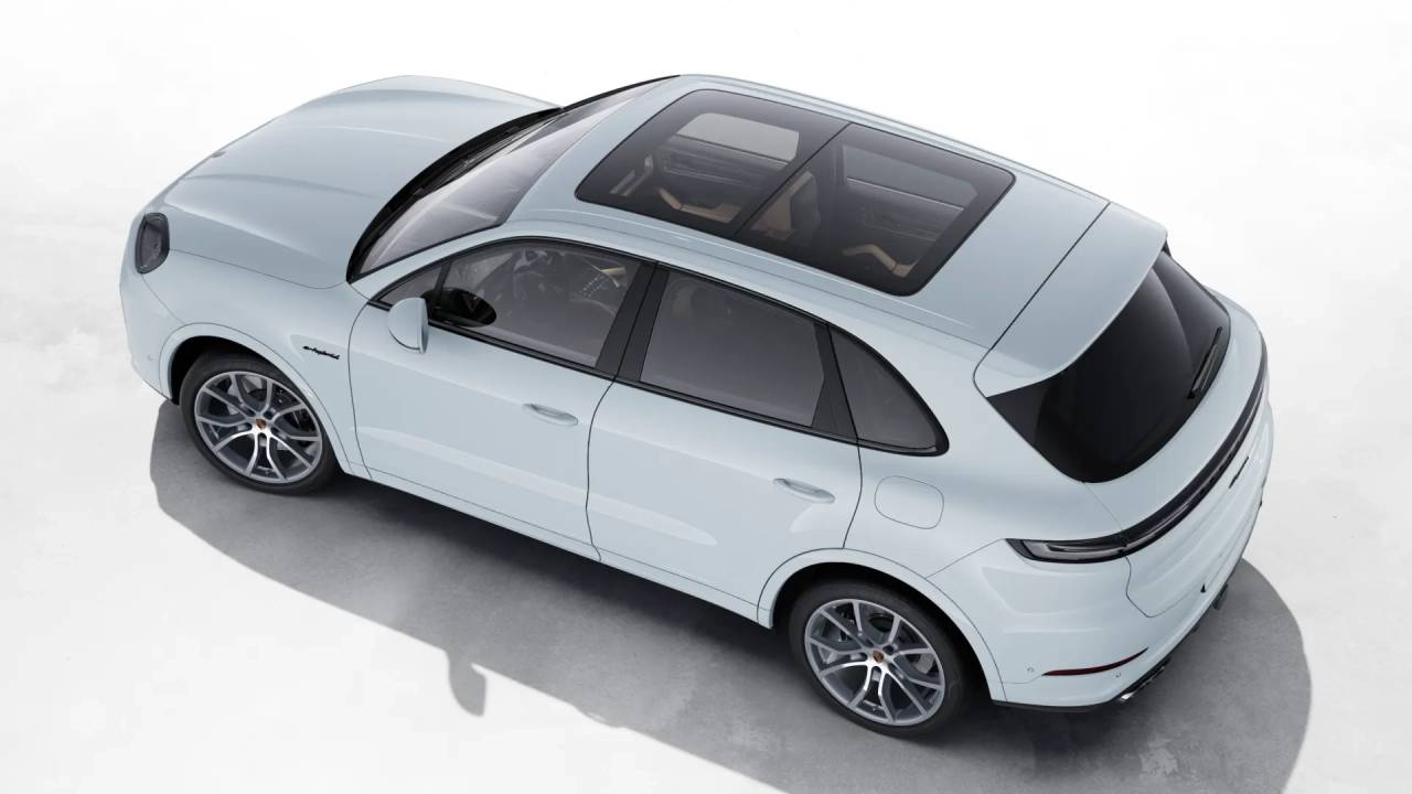 2026 Porsche Cayenne E-Hybrid photo 3