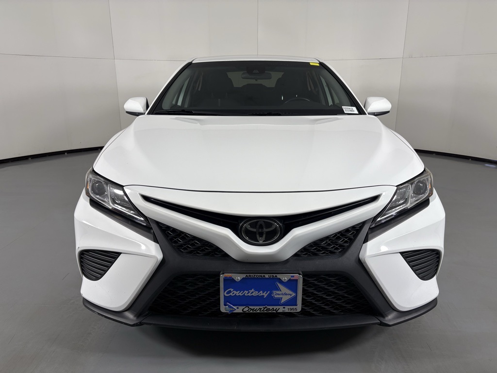 2020 Toyota Camry SE photo 3