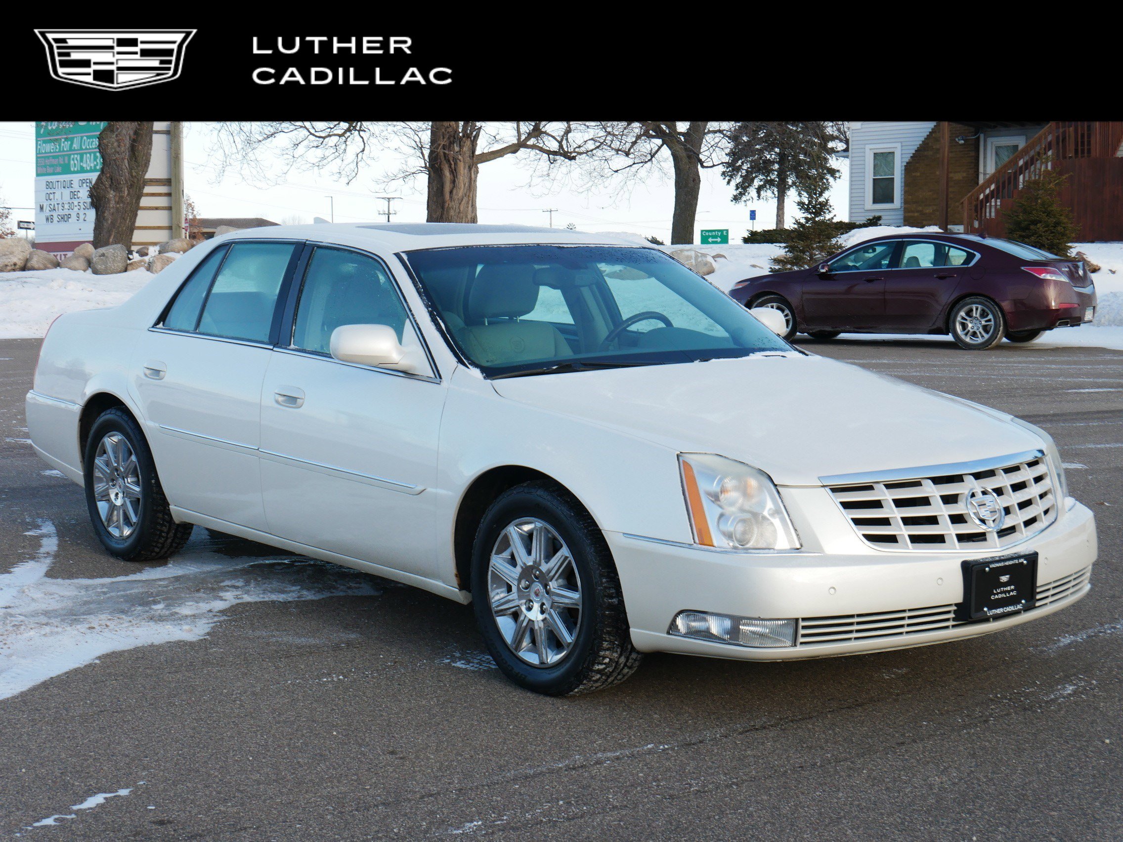 2011 Cadillac DTS Premium Collection's photo