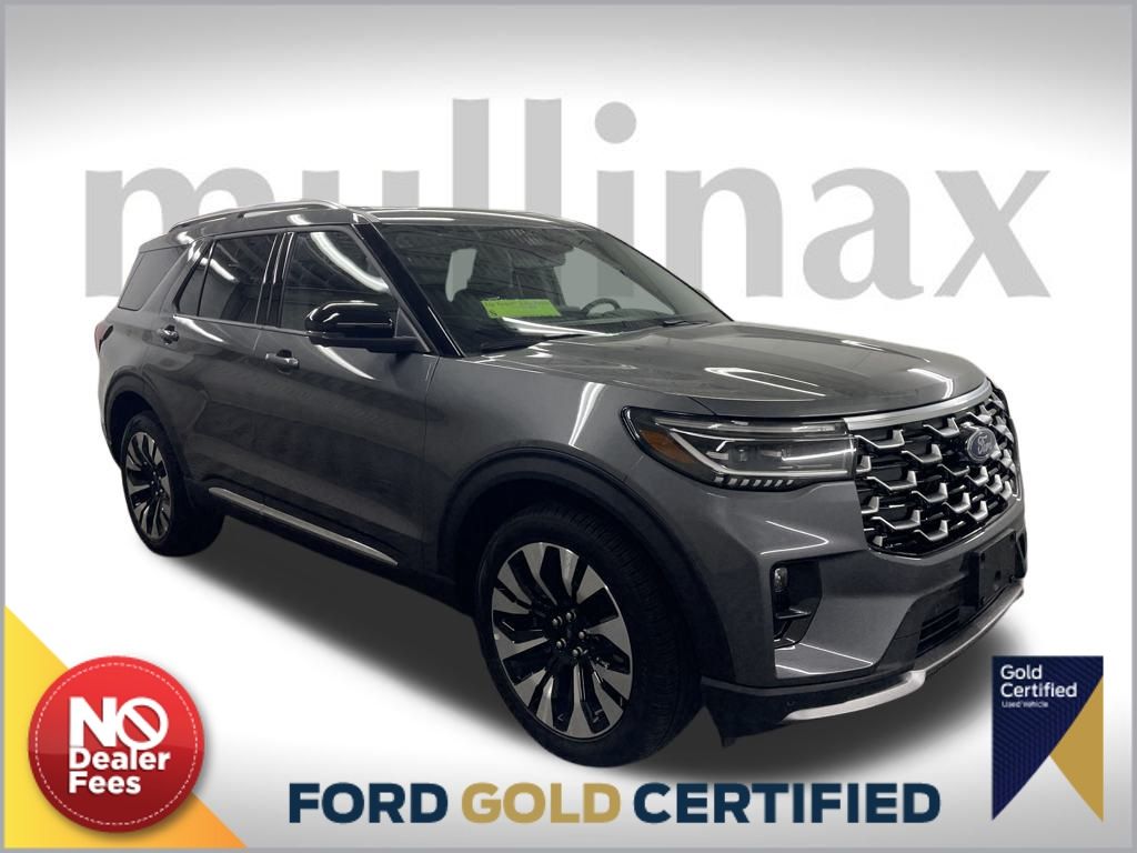 2025 Ford Explorer Platinum's photo