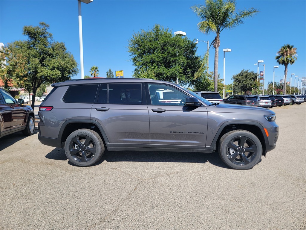 2025 Jeep Grand Cherokee Altitude X photo 3
