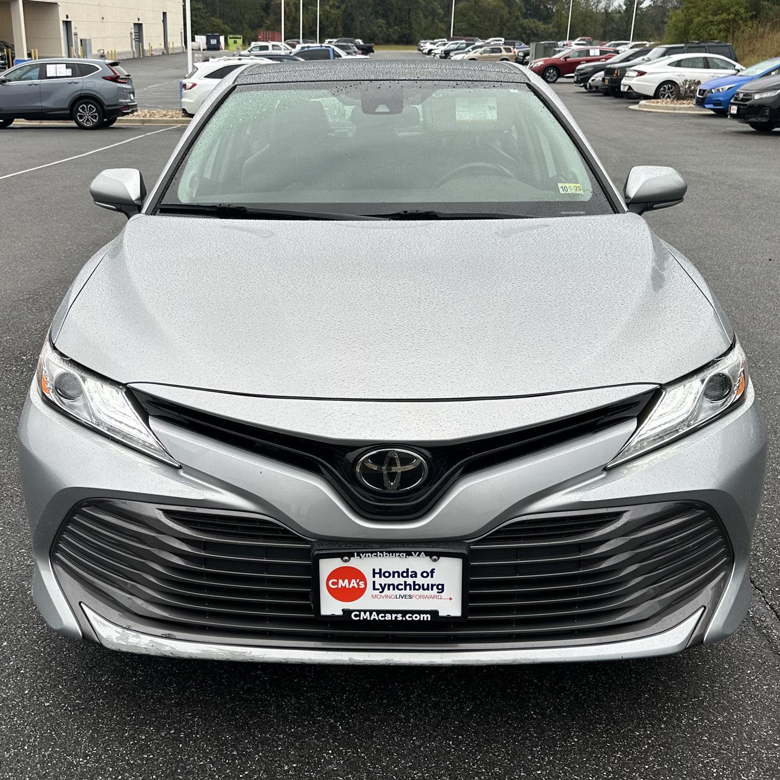 2019 Toyota Camry XLE photo 8