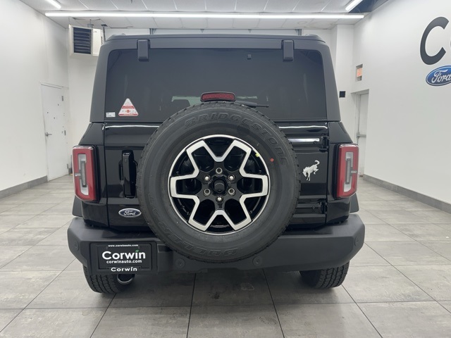 2025 Ford Bronco Outer Banks photo 2