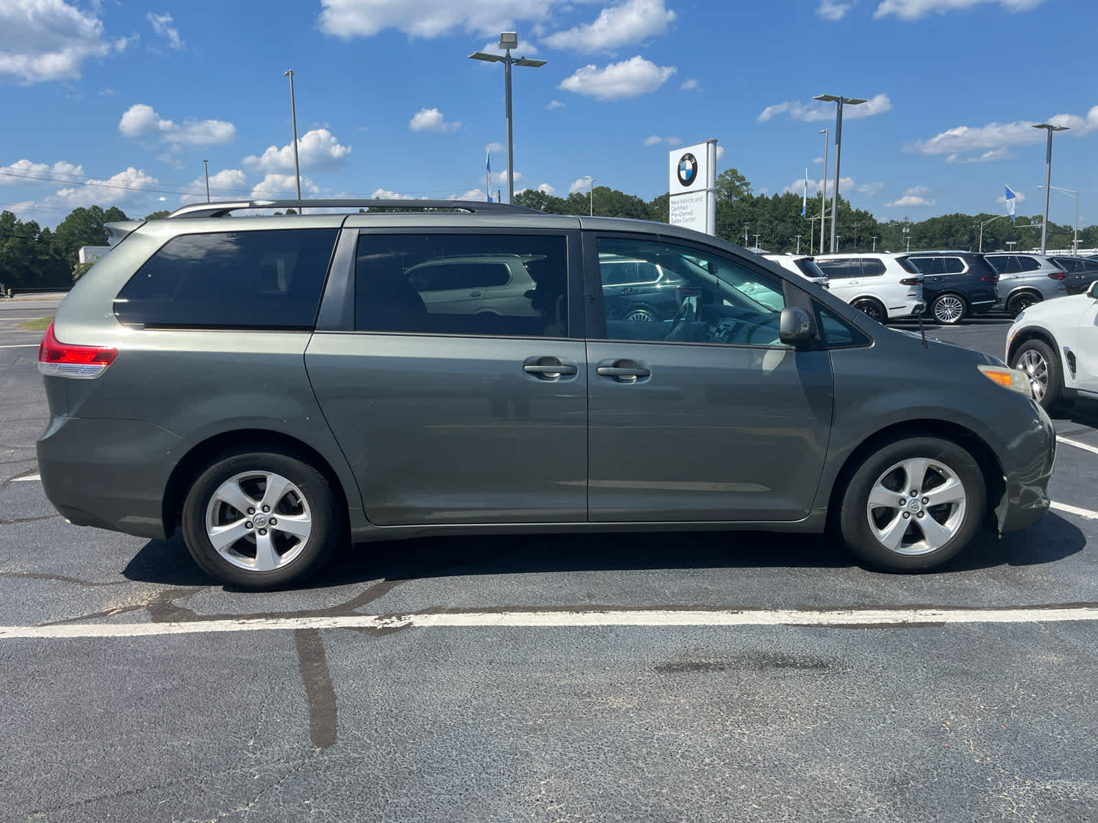 2014 Toyota Sienna LE photo 3