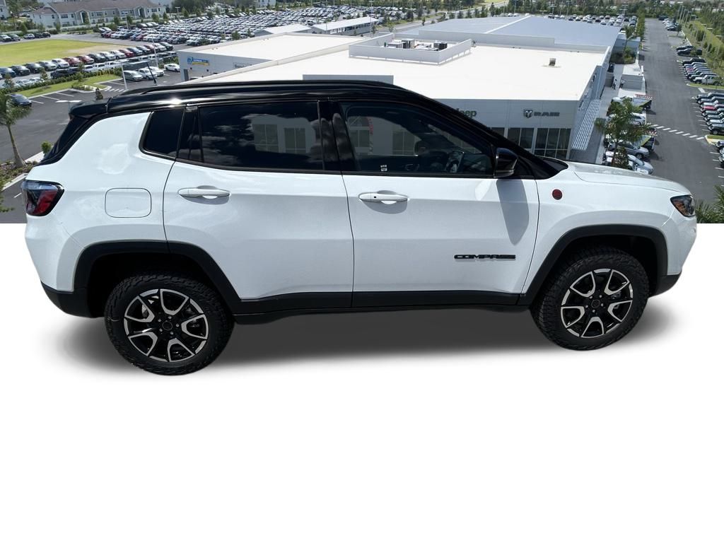 2025 Jeep Compass Trailhawk photo 3
