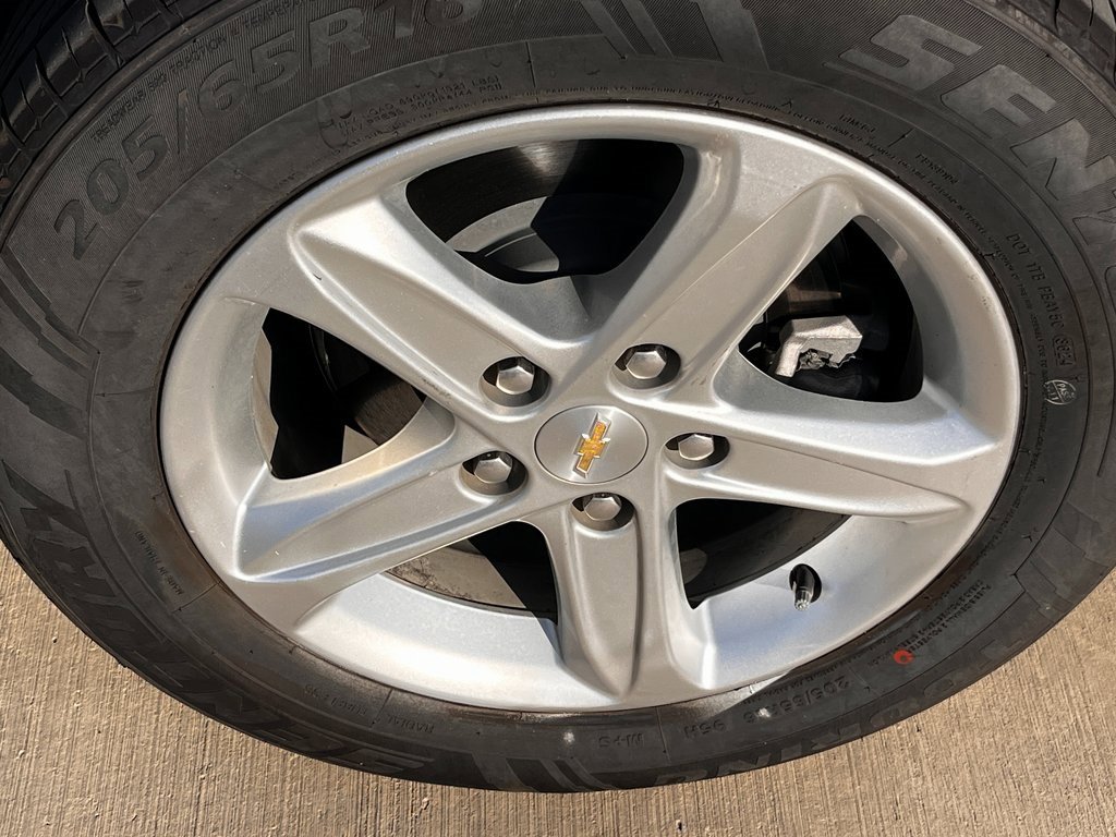 2023 Chevrolet Malibu 1LT photo 3